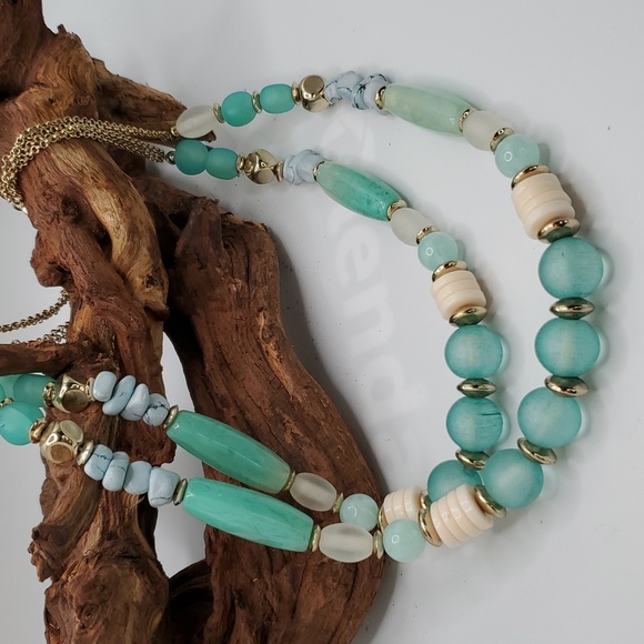 Gorgeous double strand aqua, cream, gold and medium blue bead necklace. - Picture 4 of 7